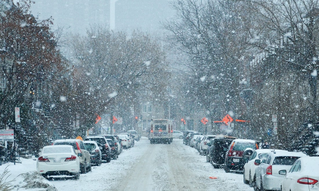 Many vehicles remain snowy on the roadway