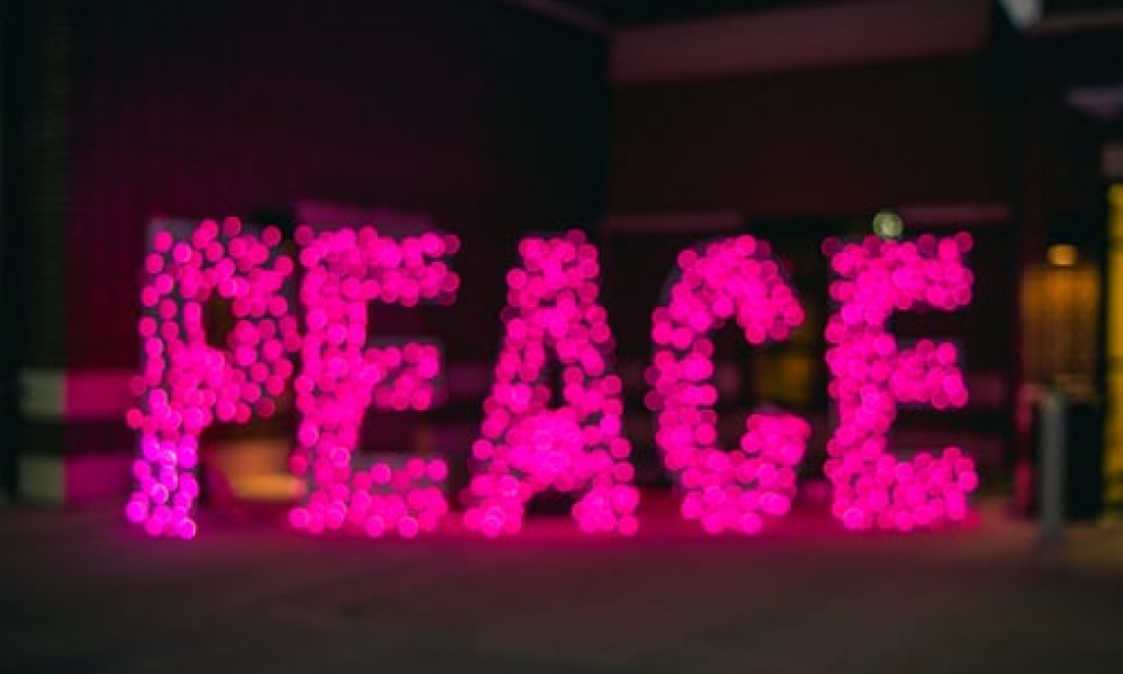 Moorfields Eye Hospital gives lady, 88, bionic eye embed