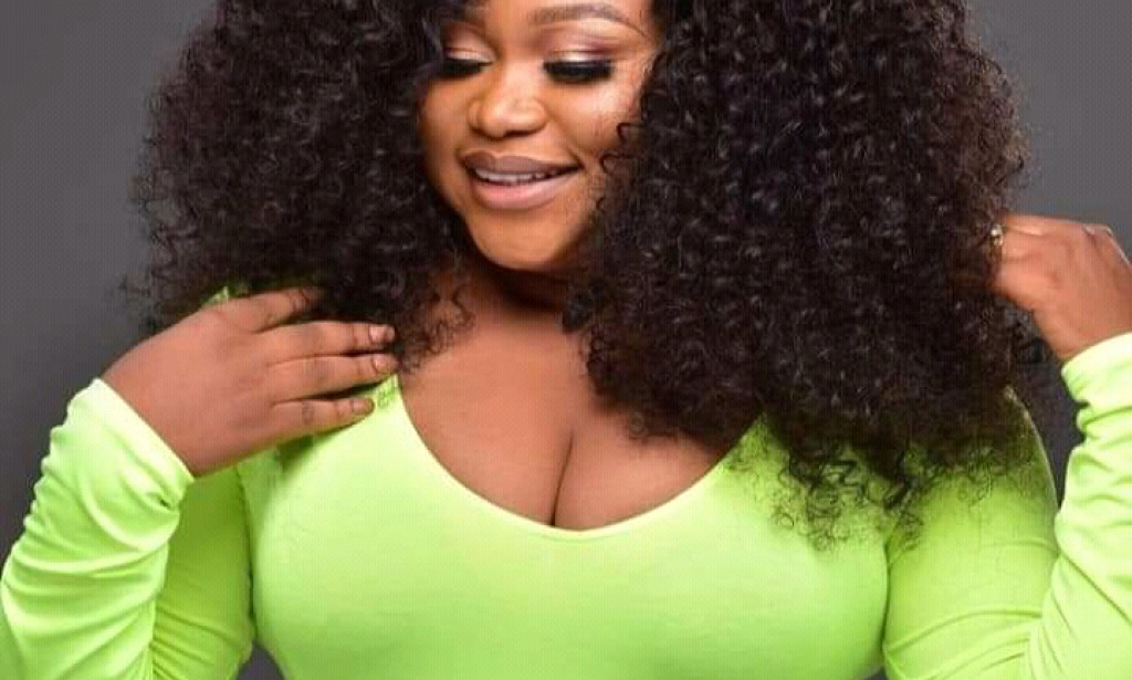 12 Photos of Ruth Kadiri Proves She is Fashionable