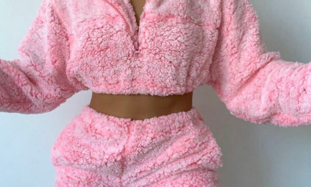 How to Style Crop Sweatshirt With Short Pretty