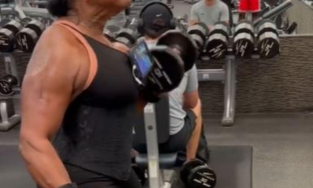 71 years Old woman who still visit the gym stuns people in video