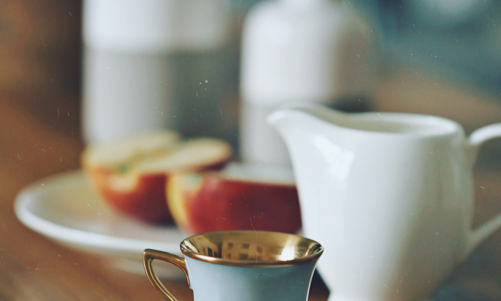 Does eating apple & Milk healthier?