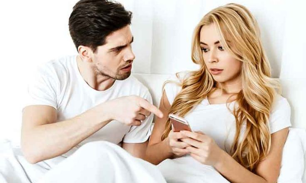 The Impact of Social Media on Relationships: Pros and Cons