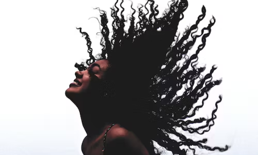 How to style your Ghana weaving hairstyle to look more sophisticated and trendy