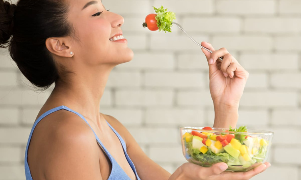 The Benefits of Mindful Eating: Discuss the advantages of mindful eating, including improved digestion, reduced stress, and a healthier relationship with food.