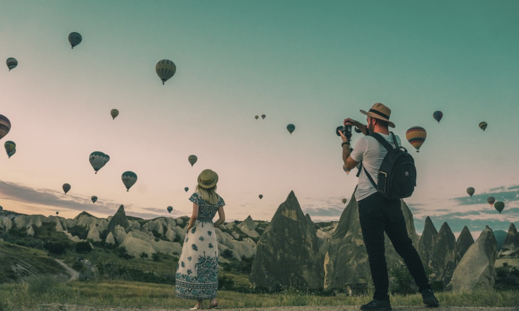 Travel Bites: Savoring Culinary Adventures Around the Globe"