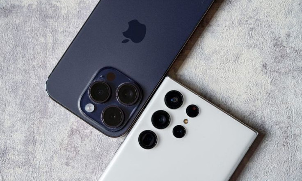 iPhone vs Samsung: A 2025 Comparison of the Smartphone Giants