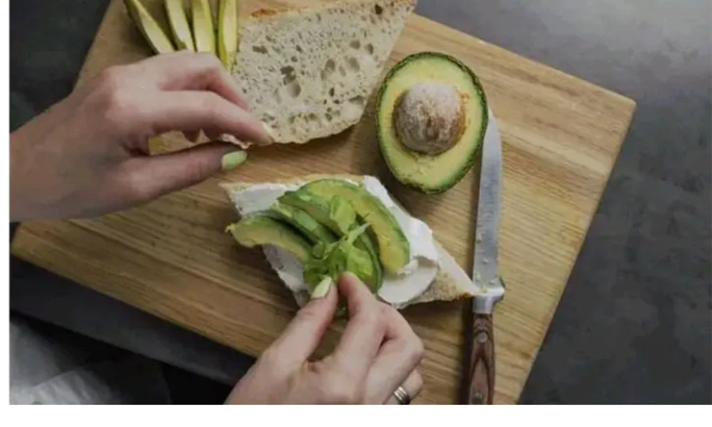 5 Foods That Help Reduce Signs of Ageing and Wrinkles