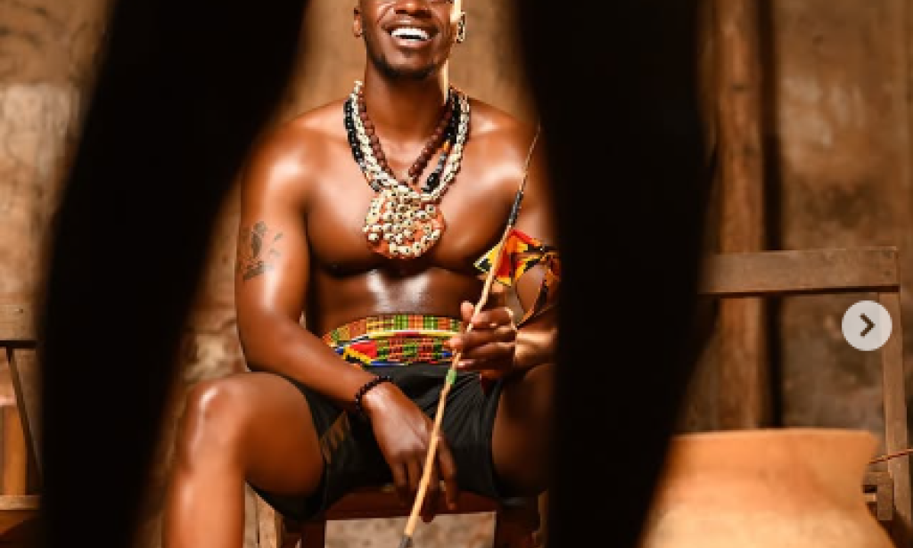 10 Signs She’s Emotionally Cheating on You – But Smiles Like Nothing’s Wrong