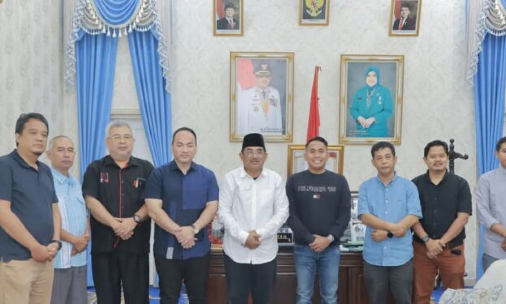 Encouraging Environmentally Friendly Investment, the Regional People's Representative Council (DPRD) and the Regent of West Tanjab Receive an Audience with Green Energy Investors