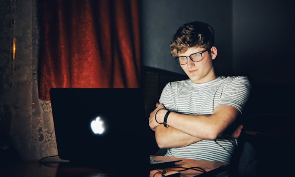 How to Start a Side Hustle with Little Money