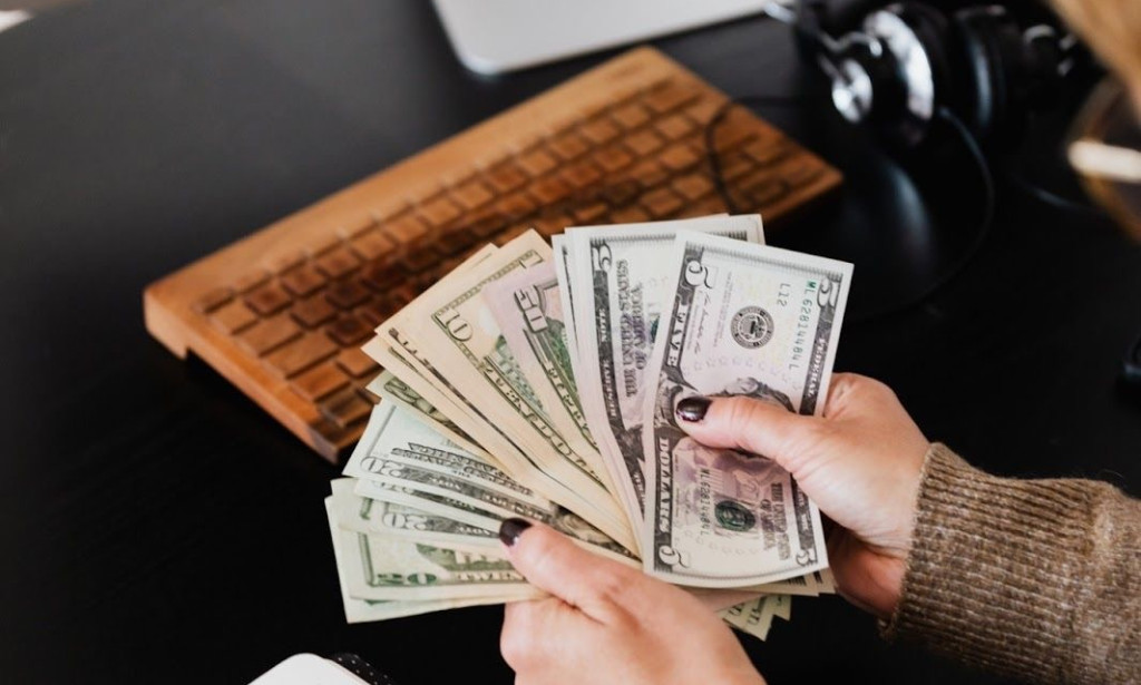 $50 a Day with AI Tasks: Simple Online Side Hustle for 2025 💡