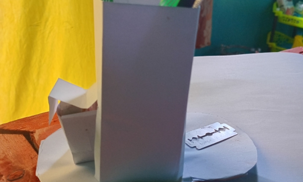 How to Make a Homemade Pen Holder Using Paper and Glue