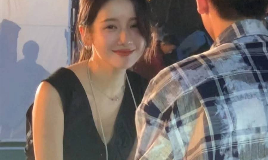 how would you distinguish between "sincere giving" and "pleasing giving"